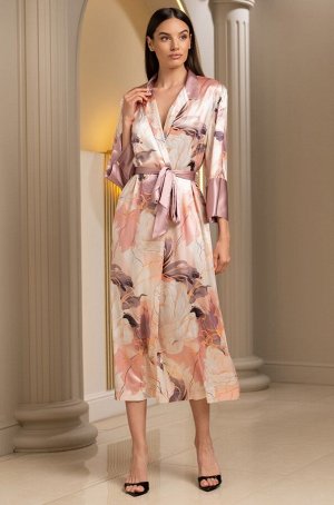 Peony 4059 Длинный халат Mia-Amore с рукавами длиной 7/8, застежкой на пуговицы и воротником-шалькой выполнен из принтованного смесового шелка. Воротник и низ рукавов декорирован однотонным шёлком. По