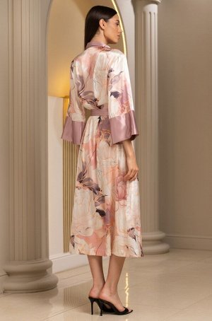 Peony 4059 Длинный халат Mia-Amore с рукавами длиной 7/8, застежкой на пуговицы и воротником-шалькой выполнен из принтованного смесового шелка. Воротник и низ рукавов декорирован однотонным шёлком. По
