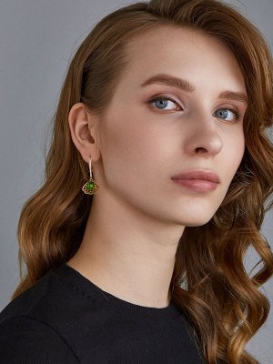 Изящные позолоченные серьги с изумрудным янтарём и фианитами «Ракушка»