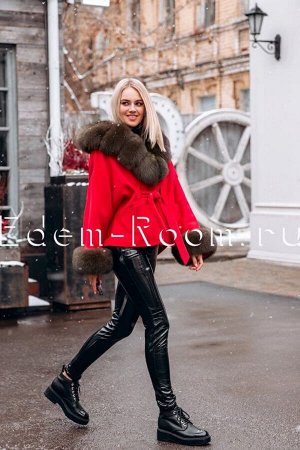 Красное пончо с капюшоном из песца