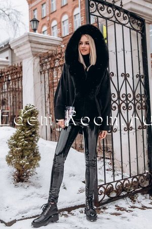 Пальто-пончо с мехом песца и капюшоном