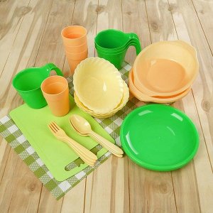 Набор посуды для пикника на 4 персоны «Дружная семья», 30 предметов