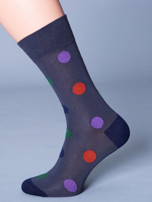 Носки Премиальные мужские носки из мерсеризованного хлопка с разноцветным рисунком "крупные кружочки". Пятка и мысок модели усилены, анатомическая резинка не сползает и не передавливает ногу.

Состав: