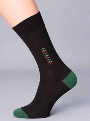 Носки Премиальные мужские носки из мерсеризованного хлопка с разноцветным рисунком "уголки" сбоку на голени. Пятка и мысок модели усилены, анатомическая резинка не сползает и не передавливает ногу.

С