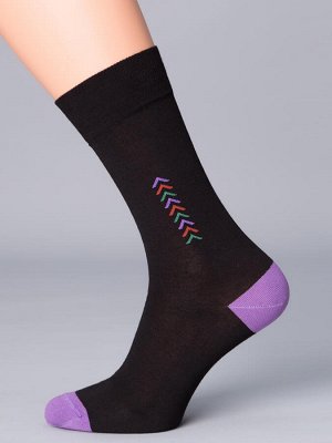 Носки Премиальные мужские носки из мерсеризованного хлопка с разноцветным рисунком "уголки" сбоку на голени. Пятка и мысок модели усилены, анатомическая резинка не сползает и не передавливает ногу.

С