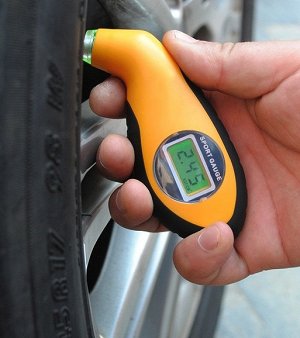 Устройство Портативный цифровой датчик для измерения давления в шинах