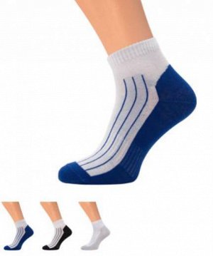 Спортивный носок с укороченным паголенком, по голеностопу вывязаны узкие цветные полосы, двухцветный след