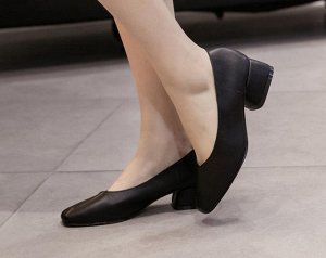 Туфли Эффектные туфли-лодочки на устойчивом каблуке это та модель, без которой не обойдется ни одна девушка,квадратный невысокий устойчивый каблучок,тупой носок,глубокие,модель имеет простые округлые 