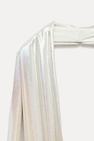 Топ Цвет как на первом фото ШЕЙНЫЙ ДЕРЖАТЕЛЬ ИЗ ФОЛЬГИ С РАКУШКОЙ (NECKHOLDER-BODY FOIL MIT MUSCHEL) Боди с воротником халтер из трикотажа с металлизированным эффектом. Халтернэк с глубоким V-образным