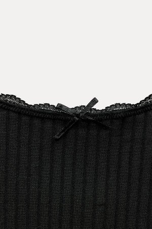 Топ Цвет как на первом фото УКОРОЧЕННЫЙ ТОП БЕСШОВНЫЙ С РЕБКОЙ И ЛУКОМ (CROP-TOP SEAMLESS MIT RIB UND SCHLEIFE) Укороченный топ с круглым вырезом и кружевной отделкой в тон. Узкие бретели. Спереди бан