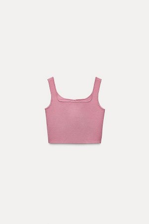 Топ Цвет как на первом фото УКОРОЧЕННЫЙ ТРИКОТАЖНЫЙ ТОП (EINFARBIGES CROP-TOP AUS STRICK) Топ с квадратным вырезом и широкими бретелями. Разрез по краю спереди. Металлические пуговицы спереди. СОСТАВ 
