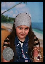 Хлопковая повязка-банданка на резинке серая а аппликацией из страз «Трио бабочек»
