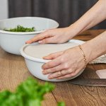 Миска (салатник) с крышкой 5,6 л «Шарм», пластик, цвет серый