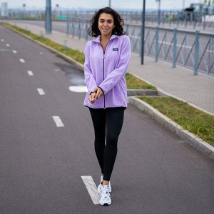 Куртка Лавандовый
( толстый флис)
Женская куртка с воротником стойкой, на молнии и рукав реглан.
Материал:
SuperAlaska - это "уютный", мягкий, теплый и очень комфортный материал. Изделия из этого поло