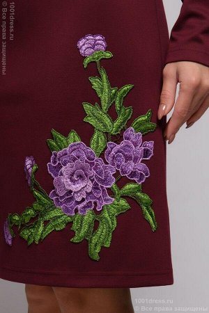 Платье-свитер бордовое длины мини с вышивкой и длинными рукавами