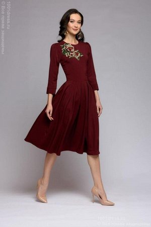 Платье бордовое длины миди с вышивкой "цветы"