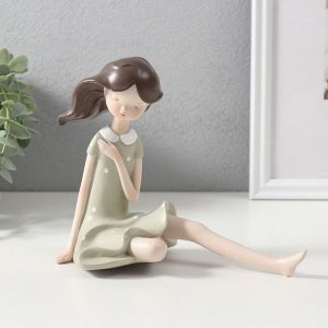 Фигурка полистоун «Малышка в зелёном платье в горошек», 19x9.5x14.5 см