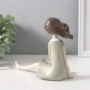 Фигурка полистоун «Малышка в зелёном платье в горошек», 19x9.5x14.5 см