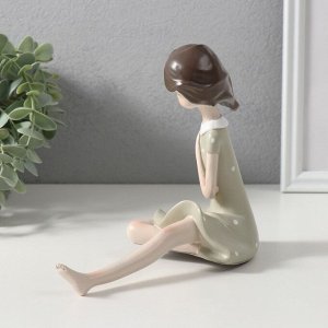 Фигурка полистоун «Малышка в зелёном платье в горошек», 19x9.5x14.5 см
