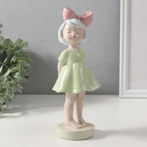 Фигурка полистоун «Малышка с большим бантиком на голове», 6.8x7.8x22 см