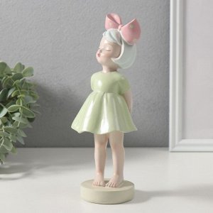Фигурка полистоун «Малышка с большим бантиком на голове», 6.8x7.8x22 см