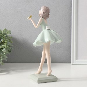 Фигурка полистоун «Влюблённая в принца-лягушку девушка», 11x10x24 см