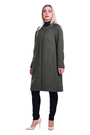 Пальто Элегантное пальто едва обозначенного A-силуэта, из ткани с рельефным принтом-ромбик, длиной чуть ниже колена, рукавами-реглан, с потайной супатной застежкой на планке, округлым вырезом горловин