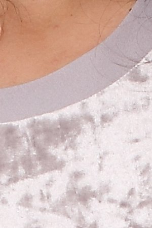Блуза Блузка из бархата с отделкой из креп шифона
Cостав:

95% п/э,5%эластан