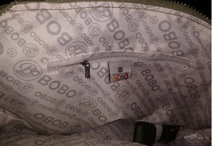Сумка Видео: https-//www.modernbag.ru/media/upload/K2-BB-3903New%20(1).mp4	Женская сумка бренда &quot;Bobo&quot;.Форма сумки изменяется с помощью боковых молний.
Внутри: карман на молнии + 2 кармана б