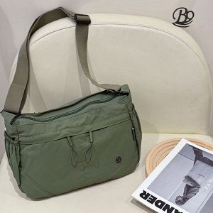 Сумка Отличная повседневная сумка &quot;Bobo&quot;.Очень легкая, очень прочная и вместительная.
Внутри: карман на молнии + 2 кармана б/молнии
С обратной стороны: карман на молнии
С лицевой стороны: до