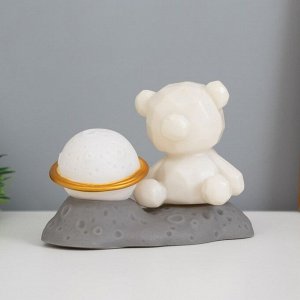 Фигурка светящаяся RISALUX «Медвежонок у Сатурна», LED-ночник, 2 Вт, LR44, 5x8x13 см