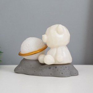 Фигурка светящаяся RISALUX «Медвежонок у Сатурна», LED-ночник, 2 Вт, LR44, 5x8x13 см