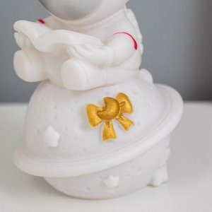 Фигурка светящаяся RISALUX «Космонавт с книгой на Сатурне», LED-ночник, 2 Вт, LR44, 5x8x13 см
