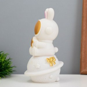 Фигурка светящаяся RISALUX «Заяц со звездой на Сатурне», LED-ночник, 2 Вт, LR44 5x8x13 см