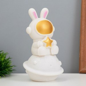 Фигурка светящаяся RISALUX «Заяц со звездой на Сатурне», LED-ночник, 2 Вт, LR44 5x8x13 см