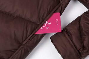 Куртка Объемная куртка не только стильно смотрится, она удобная,
свободная и мягкая. Oversize стал настоящим спасением для тех, кто любит одежду,
которая не сковывает движения, под пуховик можно надет