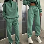 Костюм женский  спортивный
