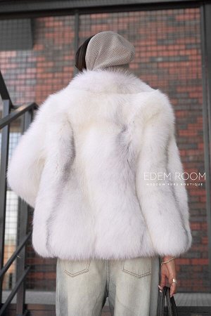 Короткая шуба из белой лисы