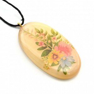 Кулон на шнурке из селенита Цветы овал 28*50мм