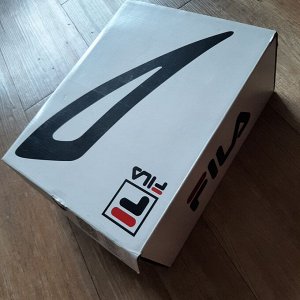 Продам кроссовки FILA