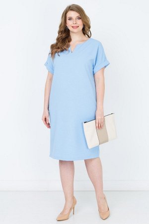 Голубой Стильное платье средней длины, красивой однотонной расцветки. Модель прямого кроя, с короткими рукавами, расширенной проймой и фигурным вырезом горловины. Эта модель платья станет универсальны