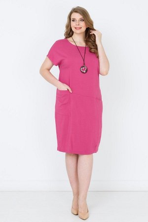 Розовый Модное платье "О - образного" силуэта и небольшими складками снизу. Горловина модели полукруглая, рукава короткие, свободные, цельного кроя. Удобные карманы разного фасона: накладной и втачной