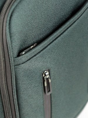 Рюкзак Качественный мужской рюкзак для ноутбука и документов. Изготовлен из влагозащитного PVC нейлона. Все узлы повышенной нагрузки укреплены отсрочкой (АНТРИРАЗРЫВ). Рюкзак оборудован портами: USB у