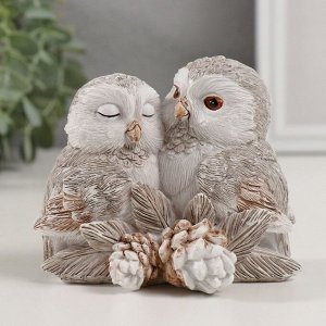 Фигурка полистоун «Нежные совушки с букетом шишек», 11.5x9.5x9 см
