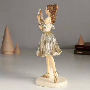 Фигурка полистоун «Девушка танцует с щелкунчиком», 9*8.5*22 см