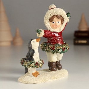 Фигурка полистоун «Малышка с пингвинёнком - танцы», 10.5x5.5x12 см