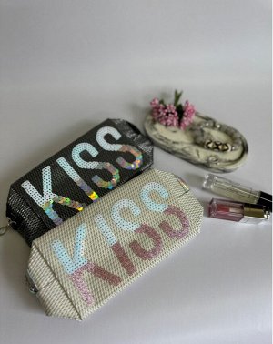 Косметичка женская/детская со стразами  "Kiss"