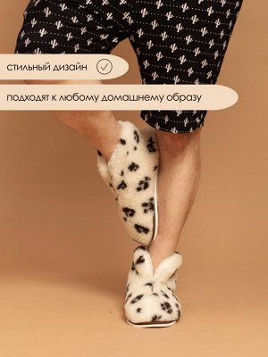 Чуни Варианты расцветки: пятна/белый/черный
Ткань: овечья шерсть, Состав: Верх шерсть 80%; иск мех 20%/ подклад - п/э 100%
Чуни  идеальная обувь для холодного времени года. Чуни, изготовленные из трик