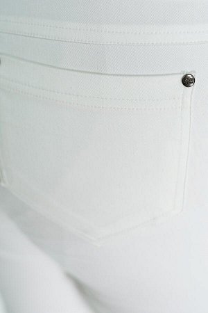 Брюки-7207 Модель брюк: Прямые; Материал: Джинса; Фасон: Брюки
Брюки джинсовые белые
Брюки-стрейч выполнены из плотной джинсовой ткани. Модель отлично сидит за счет комфортной резинки на поясе. Имеет 