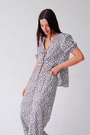 Костюм белый с чёрными пятнышками